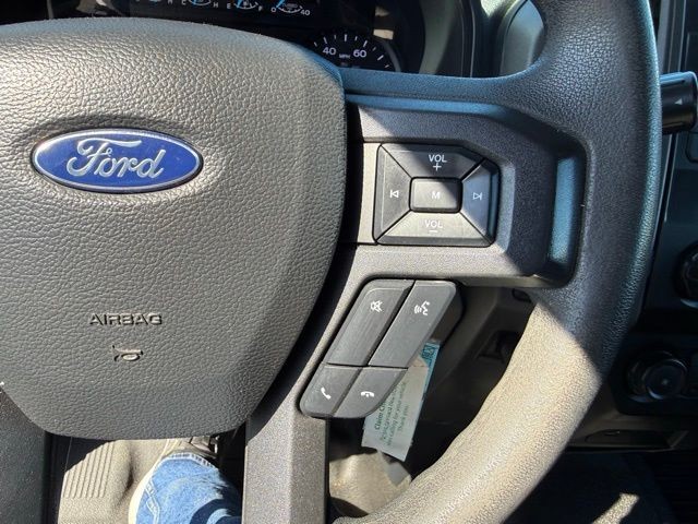 Ford F-350SD Vehicle Full-screen Gallery Image 18