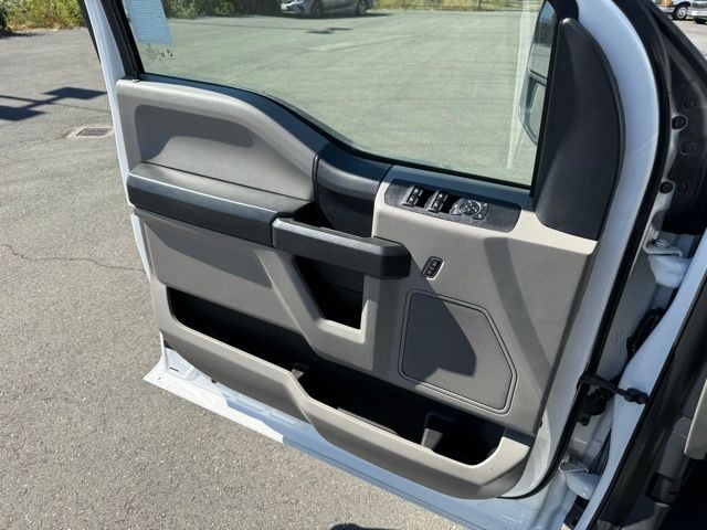 Ford F-350SD Vehicle Full-screen Gallery Image 21