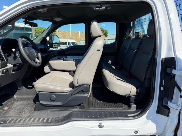 Ford F-350SD Vehicle Full-screen Gallery Image 22