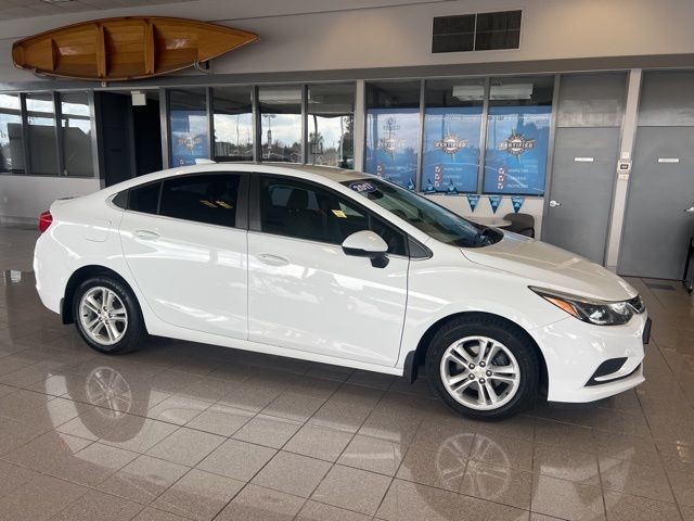 Chevrolet Cruze Vehicle Full-screen Gallery Image 02