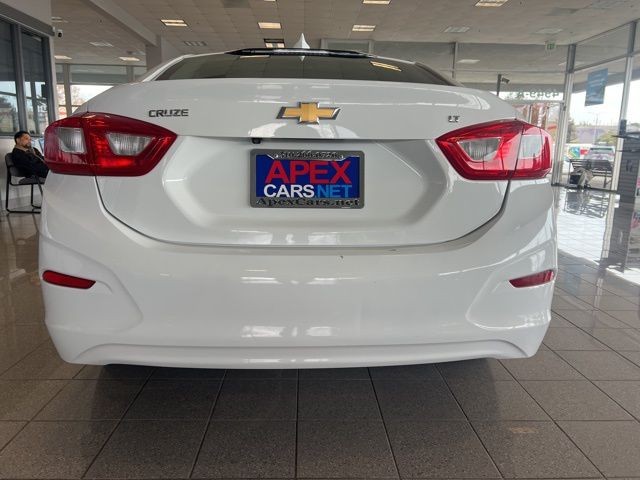 Chevrolet Cruze Vehicle Full-screen Gallery Image 05