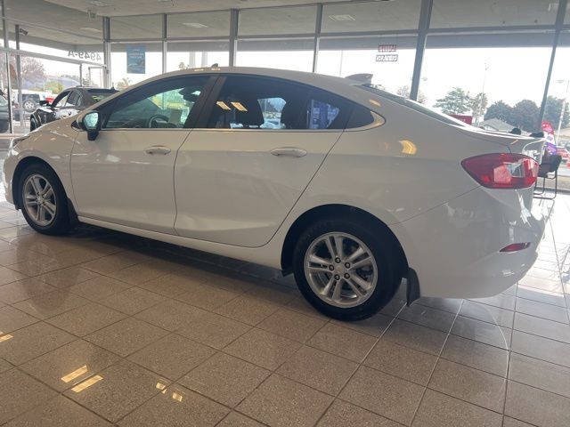 Chevrolet Cruze Vehicle Full-screen Gallery Image 09