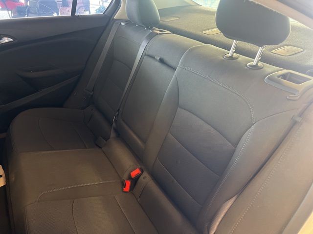 Chevrolet Cruze Vehicle Full-screen Gallery Image 14