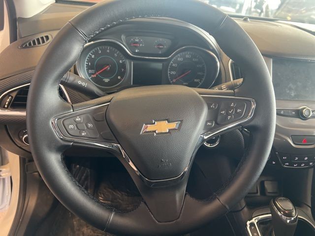 Chevrolet Cruze Vehicle Full-screen Gallery Image 16