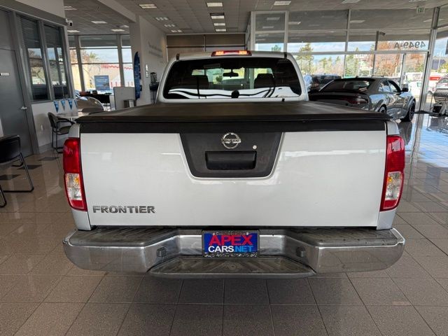 Nissan Frontier Vehicle Full-screen Gallery Image 04