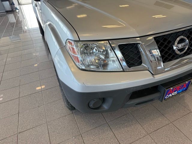 Nissan Frontier Vehicle Full-screen Gallery Image 08