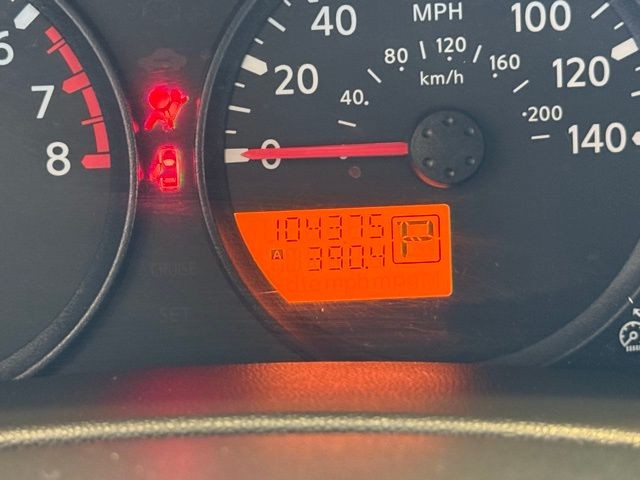 Nissan Frontier Vehicle Full-screen Gallery Image 12