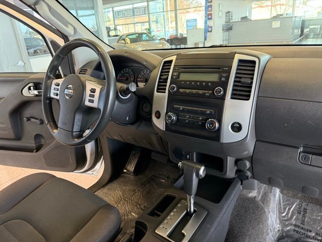 Nissan Frontier Vehicle Full-screen Gallery Image 24