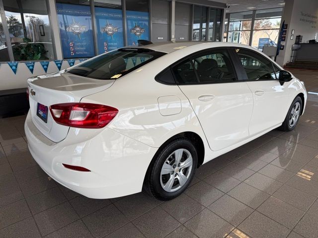 Chevrolet Cruze Vehicle Full-screen Gallery Image 03