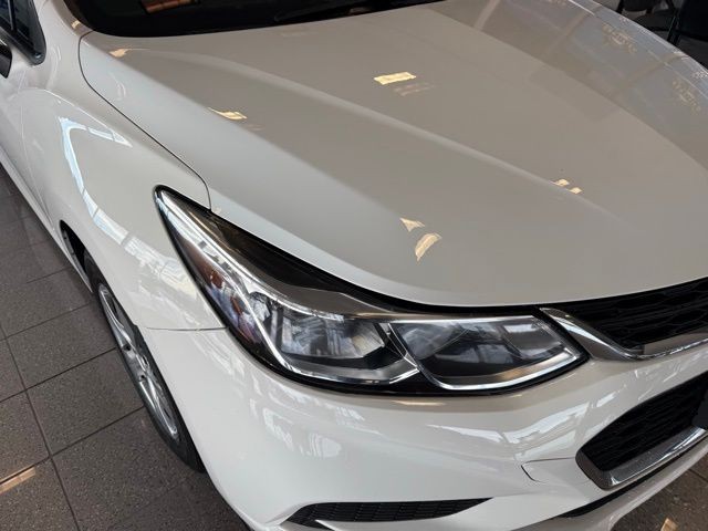 Chevrolet Cruze Vehicle Full-screen Gallery Image 09