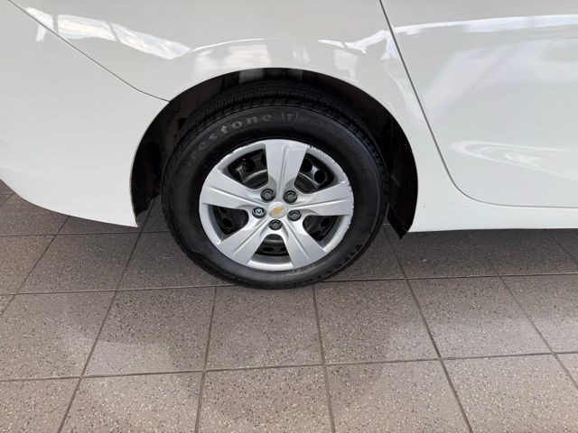 Chevrolet Cruze Vehicle Full-screen Gallery Image 10