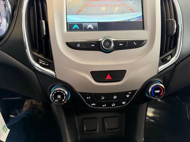 Chevrolet Cruze Vehicle Full-screen Gallery Image 15