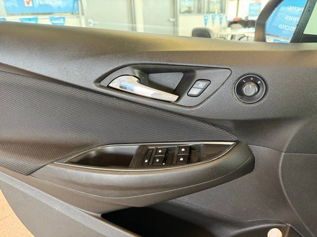 Chevrolet Cruze Vehicle Full-screen Gallery Image 17