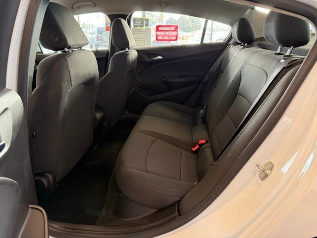 Chevrolet Cruze Vehicle Full-screen Gallery Image 19