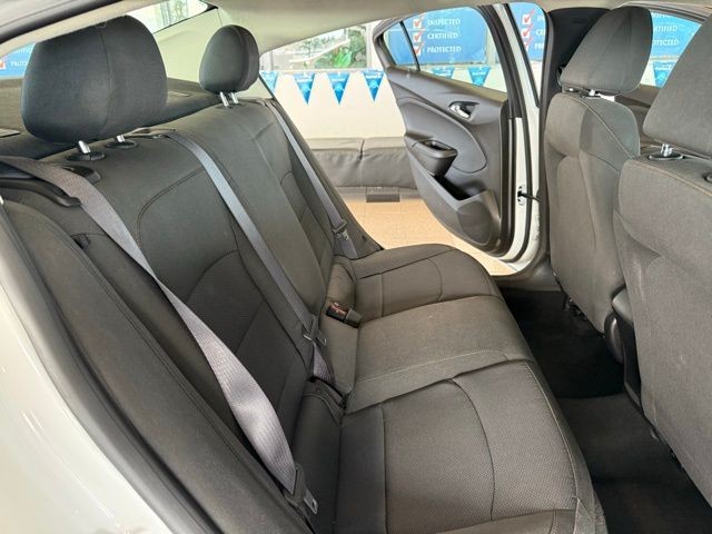 Chevrolet Cruze Vehicle Full-screen Gallery Image 21