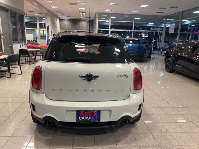 MINI Cooper Countryman Vehicle Full-screen Gallery Image 09