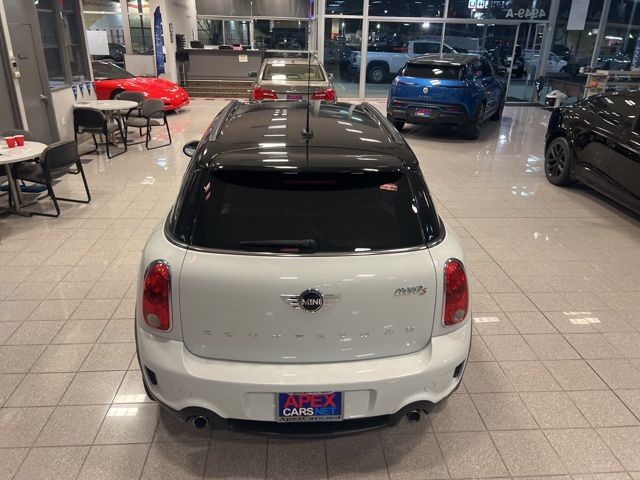 MINI Cooper Countryman Vehicle Full-screen Gallery Image 10