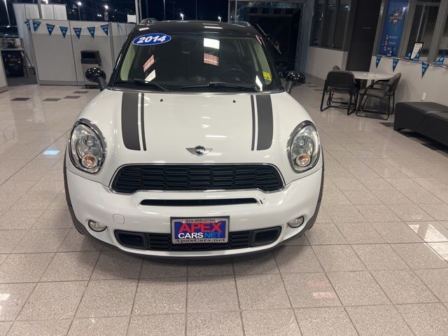 MINI Cooper Countryman Vehicle Full-screen Gallery Image 17