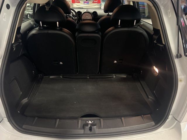 MINI Cooper Countryman Vehicle Full-screen Gallery Image 21