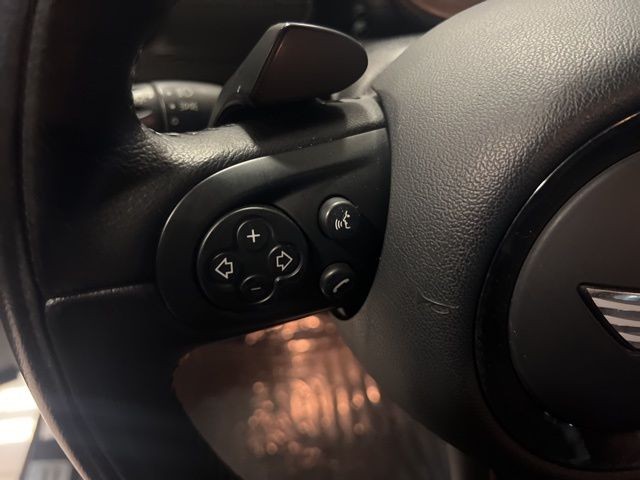 MINI Cooper Countryman Vehicle Full-screen Gallery Image 23