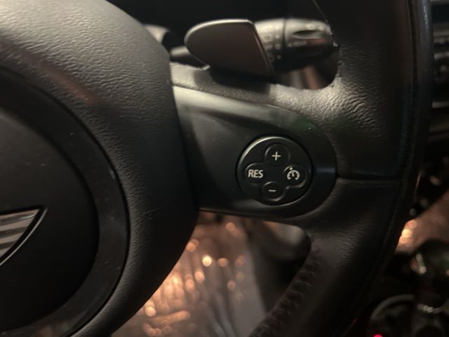 MINI Cooper Countryman Vehicle Full-screen Gallery Image 24