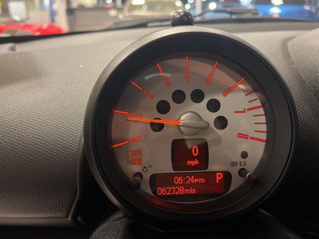 MINI Cooper Countryman Vehicle Full-screen Gallery Image 25