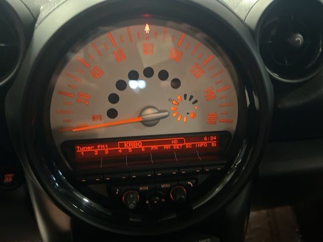 MINI Cooper Countryman Vehicle Full-screen Gallery Image 26