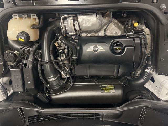 MINI Cooper Countryman Vehicle Full-screen Gallery Image 29