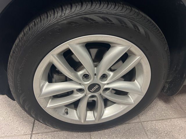 MINI Cooper Countryman Vehicle Full-screen Gallery Image 30