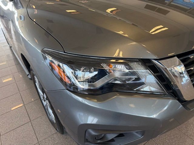 Nissan Pathfinder Vehicle Full-screen Gallery Image 09