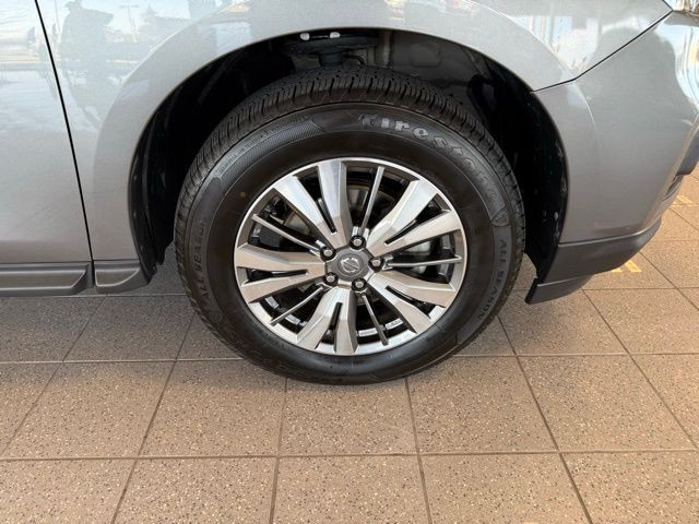 Nissan Pathfinder Vehicle Full-screen Gallery Image 10