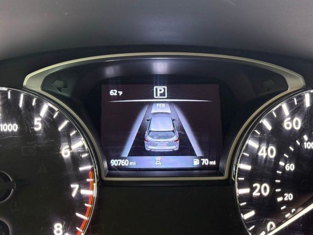 Nissan Pathfinder Vehicle Full-screen Gallery Image 12