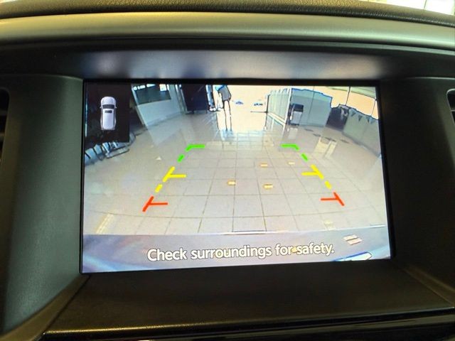 Nissan Pathfinder Vehicle Full-screen Gallery Image 14