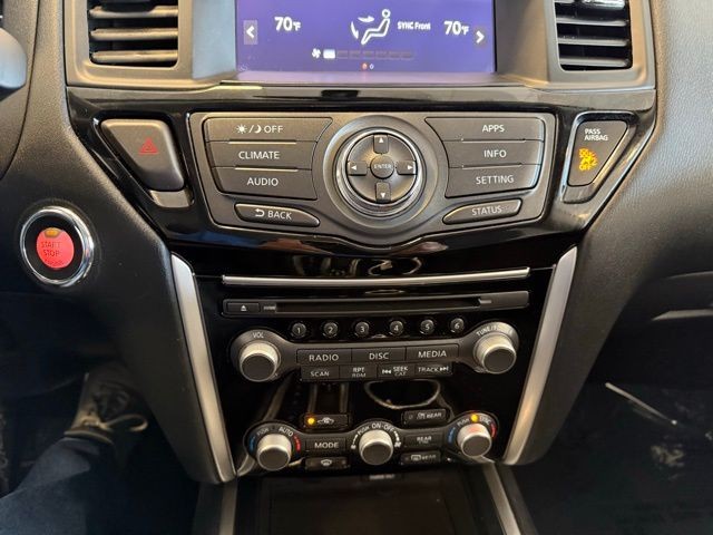 Nissan Pathfinder Vehicle Full-screen Gallery Image 15