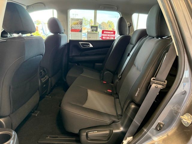 Nissan Pathfinder Vehicle Full-screen Gallery Image 21