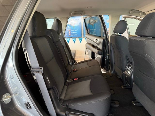 Nissan Pathfinder Vehicle Full-screen Gallery Image 23