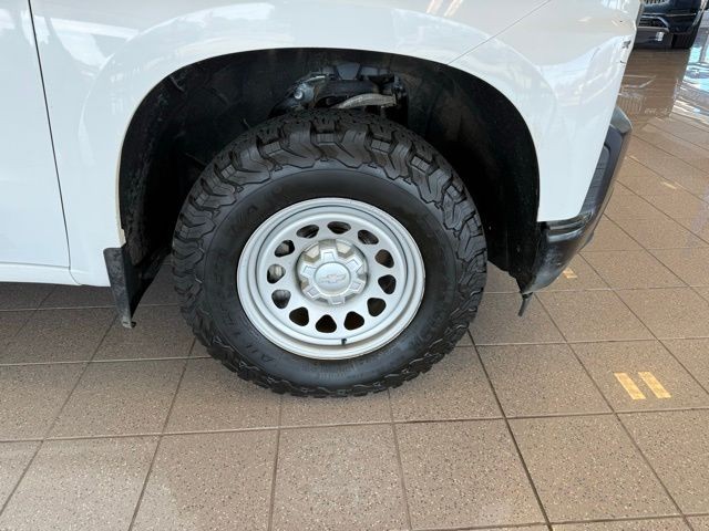 Chevrolet Silverado 1500 Vehicle Full-screen Gallery Image 11