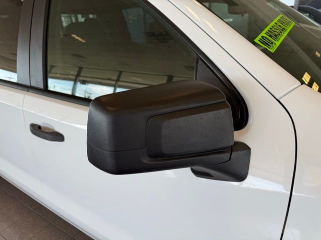 Chevrolet Silverado 1500 Vehicle Full-screen Gallery Image 12