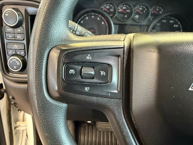 Chevrolet Silverado 1500 Vehicle Full-screen Gallery Image 16