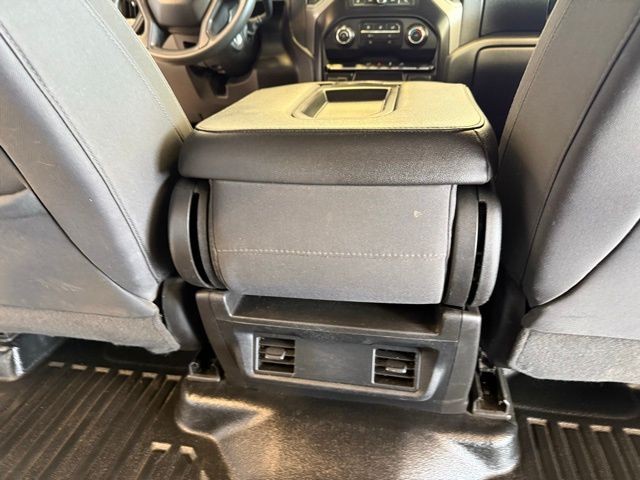 Chevrolet Silverado 1500 Vehicle Full-screen Gallery Image 22