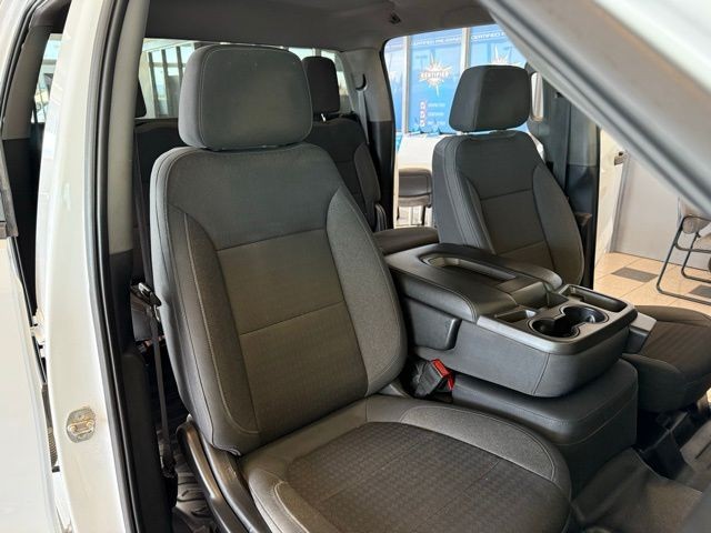 Chevrolet Silverado 1500 Vehicle Full-screen Gallery Image 24