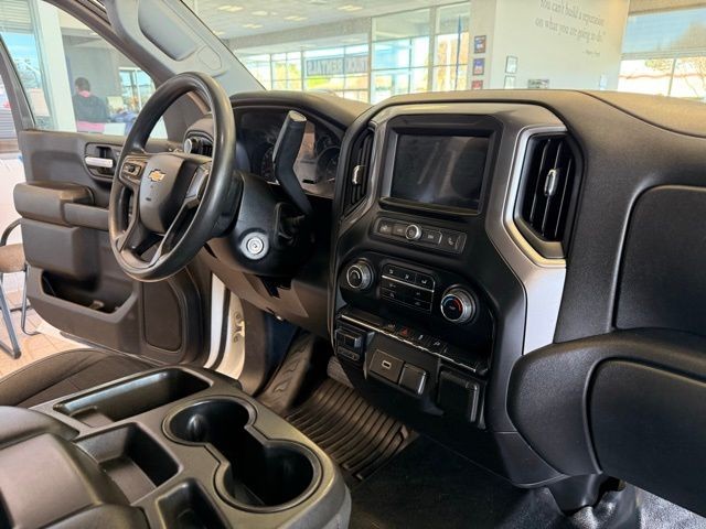 Chevrolet Silverado 1500 Vehicle Full-screen Gallery Image 25