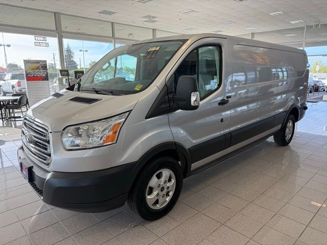 Ford Transit-250 Vehicle Full-screen Gallery Image 06