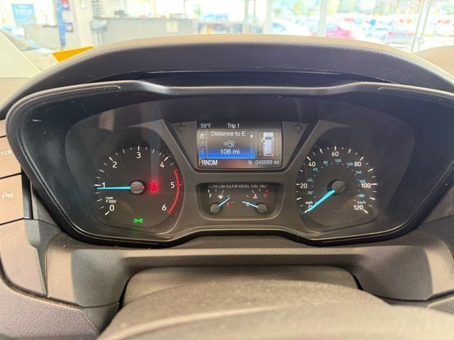 Ford Transit-250 Vehicle Full-screen Gallery Image 12