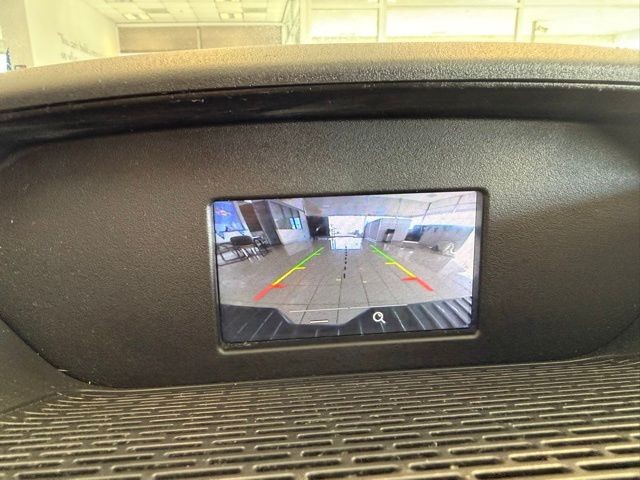 Ford Transit-250 Vehicle Full-screen Gallery Image 13