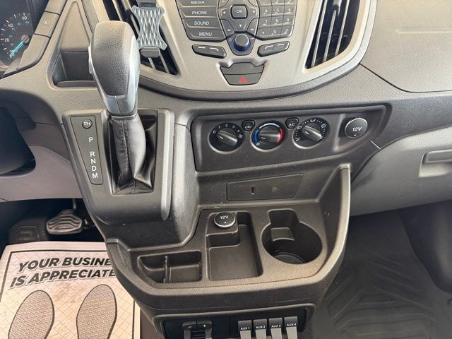 Ford Transit-250 Vehicle Full-screen Gallery Image 15