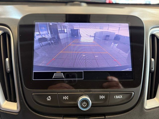 Chevrolet Malibu Vehicle Full-screen Gallery Image 14