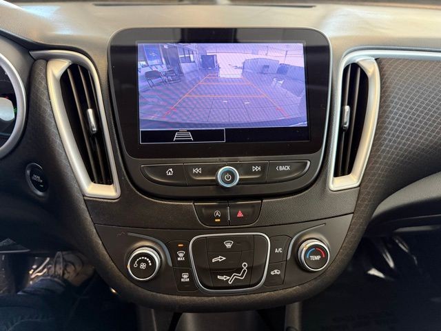 Chevrolet Malibu Vehicle Full-screen Gallery Image 15