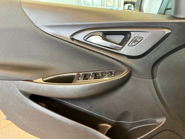 Chevrolet Malibu Vehicle Full-screen Gallery Image 19