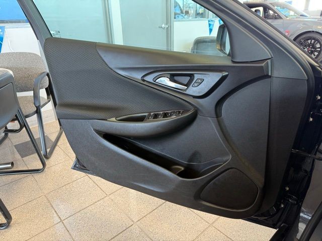 Chevrolet Malibu Vehicle Full-screen Gallery Image 20